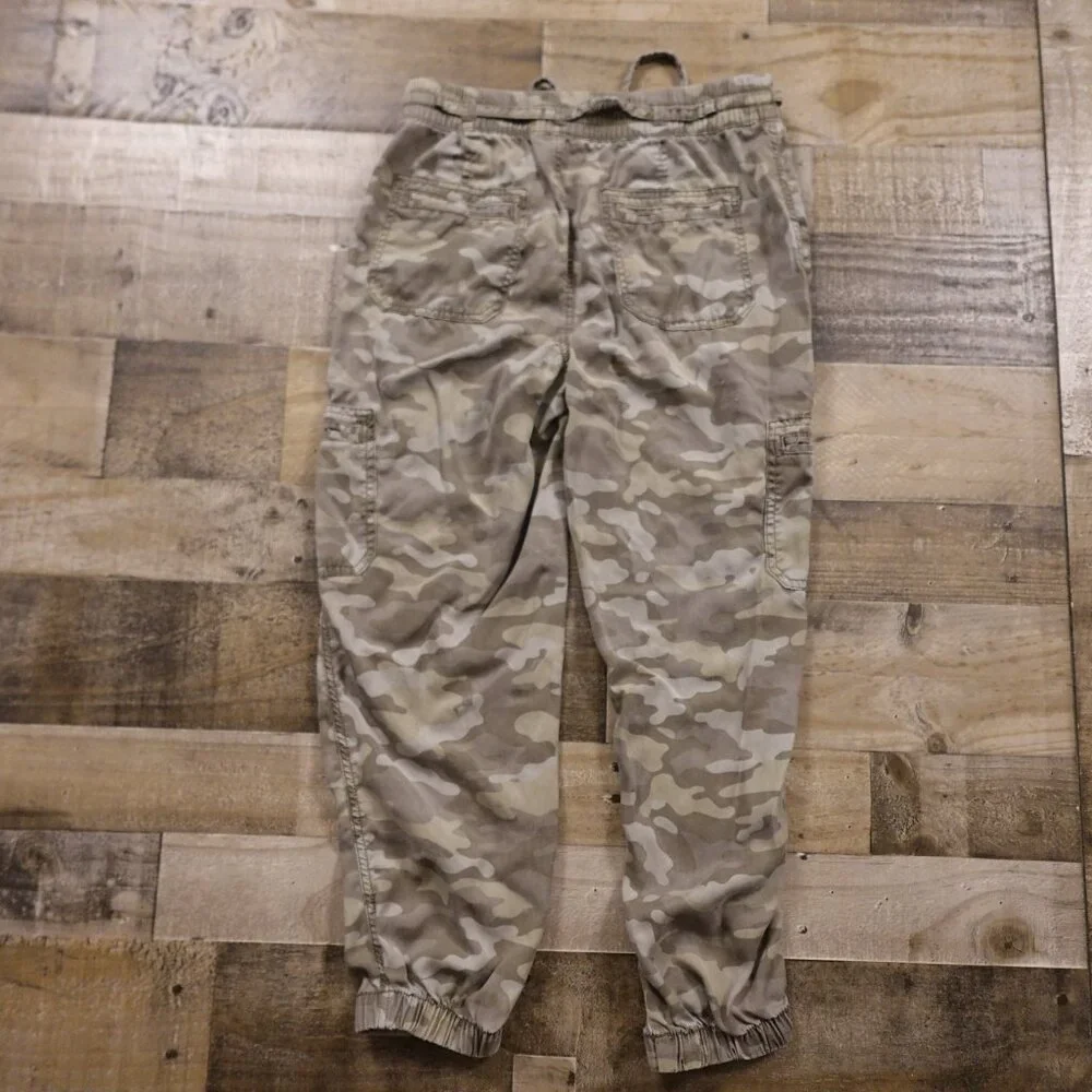 American Eagle Outfitters Women’s Size Medium Camo Cargo Jogger Pants 26" Inseam - Picture 9 of 10
